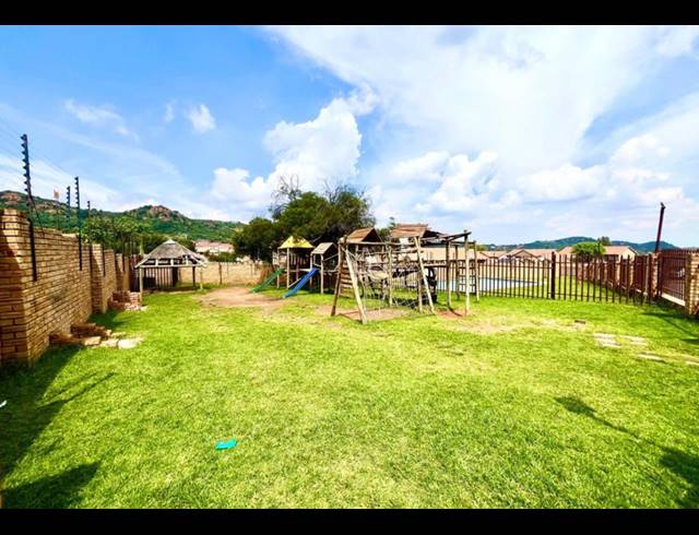 2 BEDROOM TOWNHOUSE FOR SALE IN MEREDALE
